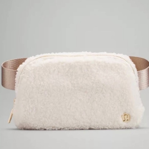 LULULEMON Everywhere Belt Bag - Picture 2 of 5